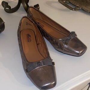 Cliffs by WHITE MOUNTAIN Metallic Bronze Quilted Ballet Flats with Bow Trim